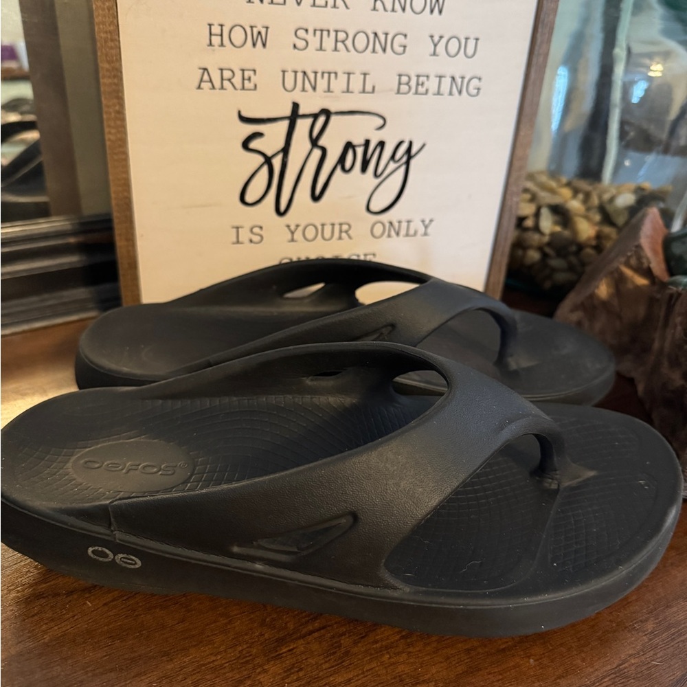 OOFOS Black Comfort Sandals Women 10